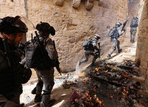 Fuerzas policiales en la Ciudad Vieja de Jerusalem durante los disturbios. 