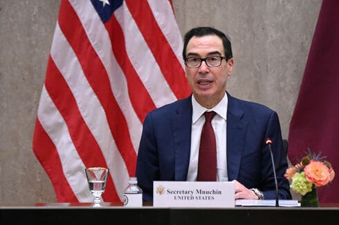 El entonces secretario del Tesoro de Estados Unidos, Steven Mnuchin, habla durante el tercer diálogo estratégico anual entre Estados Unidos y Qatar en el Departamento de Estado en Washington, en septiembre de 2020. (AFP) El entonces secretario del Tesoro de Estados Unidos, Steven Mnuchin, habla durante el tercer diálogo estratégico anual entre Estados Unidos y Qatar en el Departamento de Estado en Washington, en septiembre de 2020.