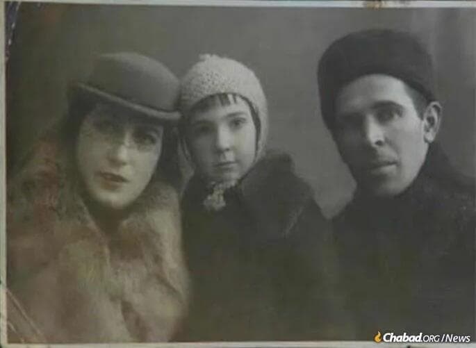 Obiedkova con sus padres Maria (Mindle) y Semion, antes de la Segunda Guerra Mundial. (Cortesía) Obiedkova con sus padres Maria (Mindle) y Semion, antes de la Segunda Guerra Mundial.