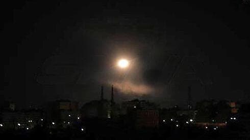 Defensas aéreas sirias activadas contra un supuesto ataque israelí cerca de Damasco. (AFP) Defensas aéreas sirias activadas contra un supuesto ataque israelí cerca de Damasco.
