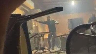 Un hombre armado abre fuego en la cafetería Rahat a principios de este mes.