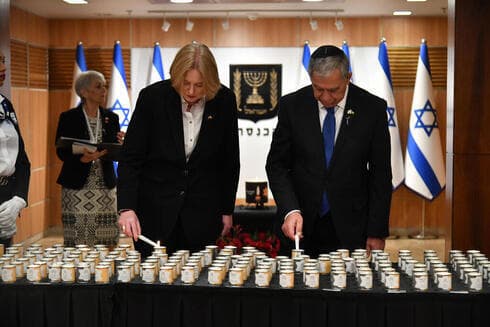 La presidenta del Bundestag alemán, Bärbel Bas, y el presidente de la Knesset, Mickey Levy, en la Knesset. 