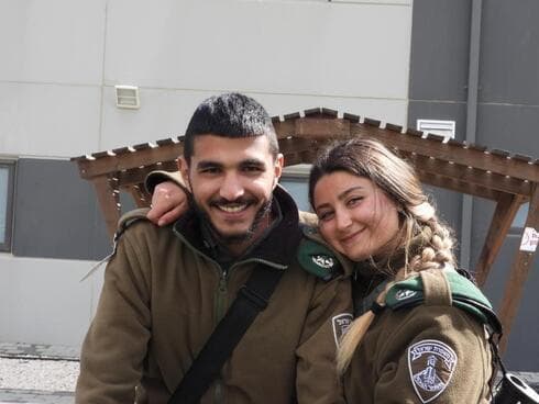 Shirel Abukarat y la segunda víctima del atentado de Hadera, Yezen Falah. (Policías de Fronteras) Shirel Abukarat y la segunda víctima del atentado de Hadera, Yezen Falah.
