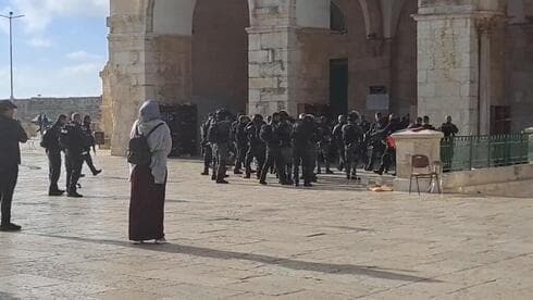 Incidentes entre la policía israelí y manifestantes palestinos en el Monte del Templo. (Ynet) Monte del Templo Incidentes