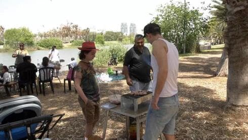 Encuentros familiares en el Parque Hayarkon. 