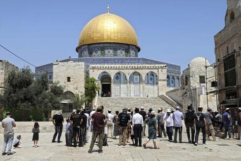 Contingente judío rezando en el Monte del Templo de Jerusalem. 