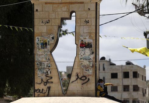 Monumento a la bandera de "Palestina" en Jenín.