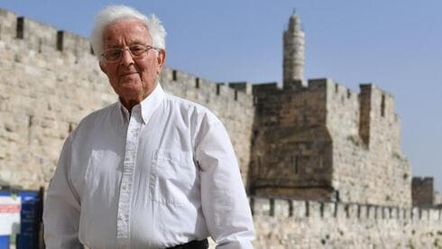 Moshe Yair en la Puerta de Jaffa, en donde comenzó una historia que conoció un siglo después. (Yoav Davidkevich) Moshe Yair