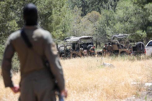 Fuerzas de seguridad en el lugar donde fueron avistados los terroristas. 