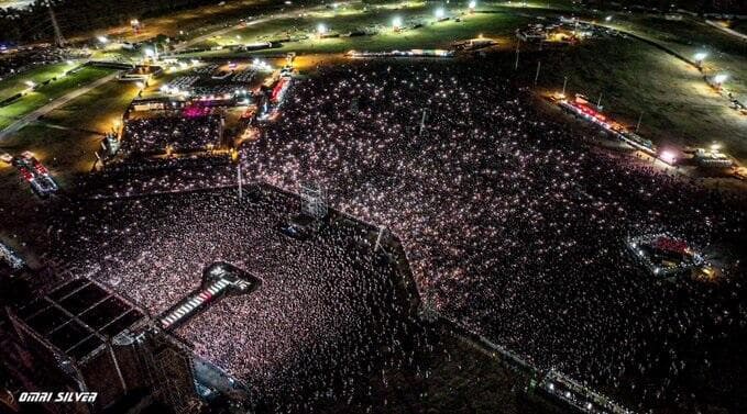Multitud en el Parque HaYarkon durante el show de Maroon 5. 