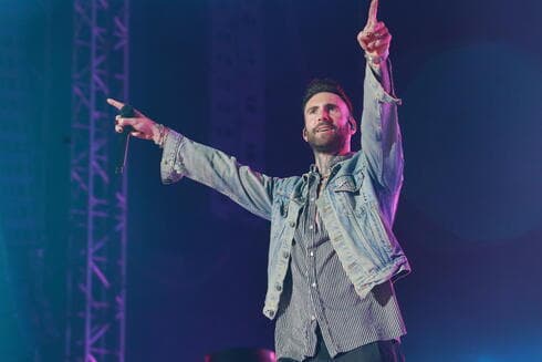 El vocalista de Maroon 5, Adam Levine, durante el concierto en el Parque HaYarkon. (Dana Kopel) El vocalista de Maroon 5, Adam Levine, durante el concierto en el Parque HaYarkon.