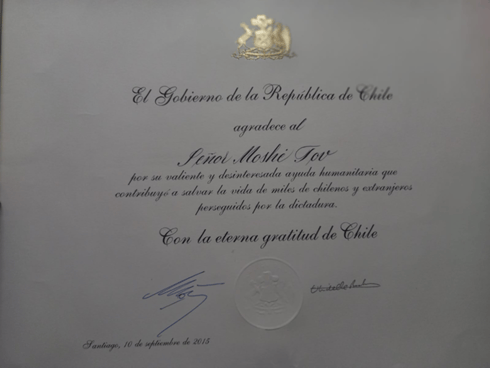 Reconocimiento entregado por Gobierno de Presidenta Bachelet a la familia Tov. (Cortesía) Reconocimiento entregado por Gobierno de Presidenta Bachelet a la familia Tov.