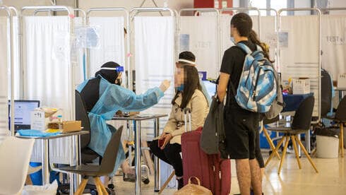 Estación de pruebas de coronavirus en el aeropuerto Ben Gurion. 