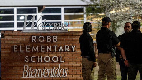 La escuela primaria Robb, en Texas, después de que un hombre armado matara allí a 21 personas. (Getty) La escuela primaria Robb, en Texas, después de que un hombre armado matara allí a 21 personas.
