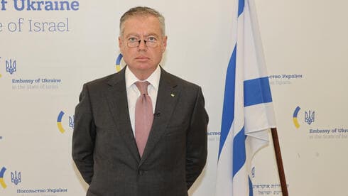 El embajador de Ucrania en Israel, Yevgen Korniychuck, en una rueda de prensa este martes.
