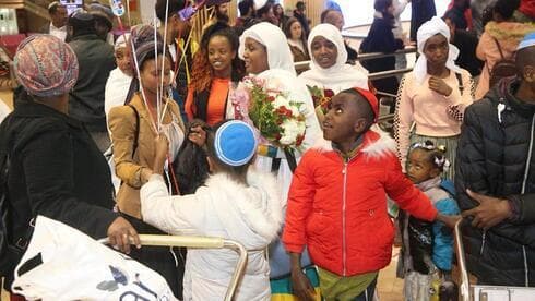 Inmigrantes Falash Mura llegan a Israel. 
