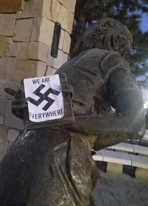 Monumento a Ana Frank en Estados Unidos.