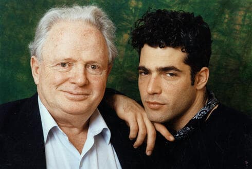 Padre e hijo: Tommy y Yair Lapid, en ese entonces un joven alejado de la política. (Lihi Lapid) Lapid