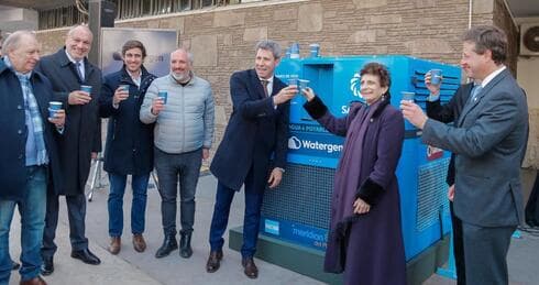 El gobernador Uñac y la embajadora Ronen junto a funcionarios del gobierno y empresarios de Watergen. (Gentileza Gobierno de San Juan) Watergen en San Juan