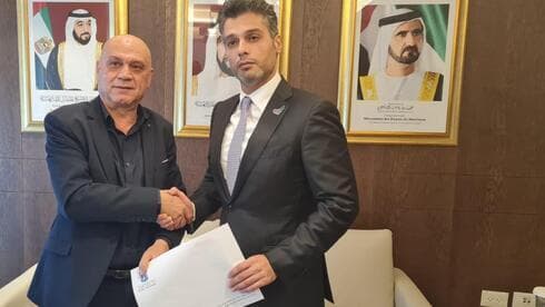 El ministro de Cooperación Regional, Issawi Frej, y el embajador de los Emiratos Árabes Unidos, Mohamed Al Khaja. (Gentileza Ministerio de Cooperación Regional) El ministro de Cooperación Regional, Issawi Frej, y el embajador de los Emiratos Árabes Unidos, Mohamed Al Khaja.