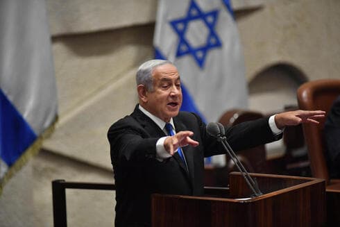 Netanyahu: “Esto es lo que pasa cuando juntas a un poco de derecha con la extrema izquierda, y se mezcla todo con la Hermandad Musulmana y la Lista Árabe Conjunta”. (Yoav Davidkovich) Netanyahu Knesset