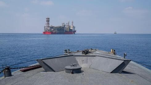 Plataforma gasífera Karish vista desde un barco de la Marina de Israel. 