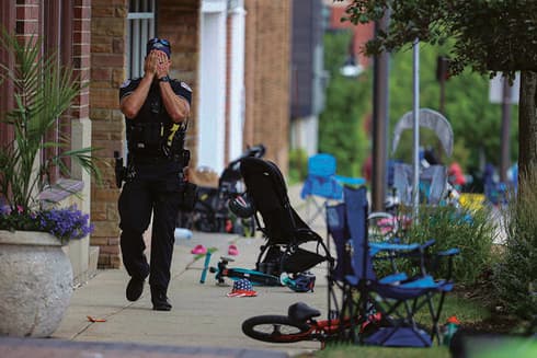 La policía en el lugar del ataque durante un desfile en Chicago, Estados Unidos. (Getty) La policía en el lugar del ataque durante un desfile en Chicago, Estados Unidos.
