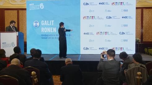 Galit Ronen se despide de la Argentina con un último discurso en el Foro Latinoamericano de Combate al Antisemitismo. (Gentileza) Galit Ronen se despide de la Argentina con un último discurso en el Foro Latinoamericano de Combate al Antisemitismo.