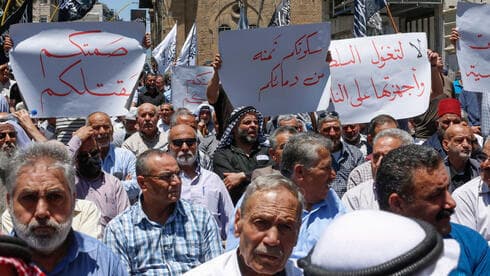 Palestinos protestan por la muerte de un detenido en una cárcel de la Autoridad Palestina el año pasado. (AFP) Palestinos protestan por la muerte de un detenido en una cárcel de la Autoridad Palestina el año pasado.