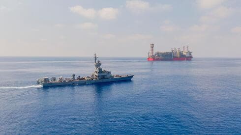 Una corbeta de la Armada israelí navegando junto al campo de gas Karish. (Prensa FDI) Una corbeta de la Armada israelí navegando junto al campo de gas Karish.