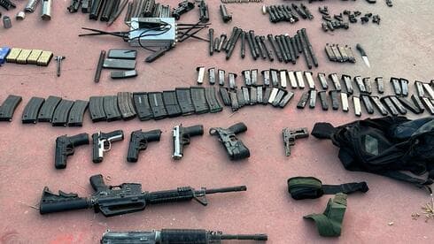 Armas incautadas en el operativo. 