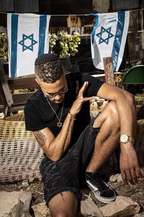 "Si me olvidare de ti, Jerusalem", el tatuaje sobre su brazo. 