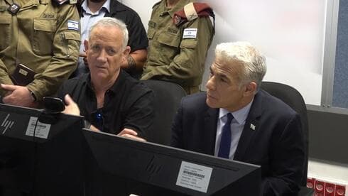 El ministro de Defensa, Benny Gantz, en sesión informativa junto al primer ministro Lapid. (Gentileza Ministerio de Defensa) El ministro de Defensa, Benny Gantz, en sesión informativa junto al primer ministro Lapid.