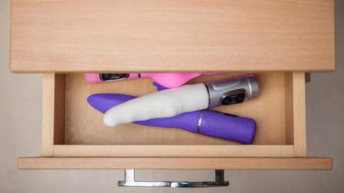 Los vibradores fueron diseñados de la manera que un hombre pensó que debían verse, no correlacionados con los puntos de placer femeninos. (Shutterstock) Tecnología sexual