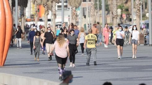 Aumento en el consumo de servicios turísticos. Playa de Tel Aviv. 