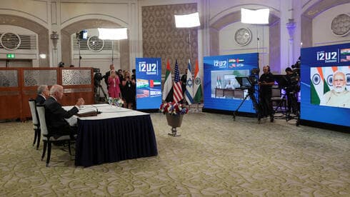 El primer ministro Yair Lapid y el presidente estadounidense Joe Biden en una reunión con el primer ministro indio Narendra Modi. (Reuters) El primer ministro Yair Lapid y el presidente estadounidense Joe Biden en una reunión con el primer ministro indio Narendra Modi.
