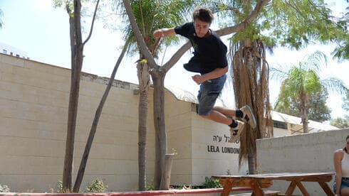 Alex Lineikin practicando parkour