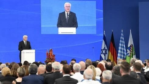El presidente alemán, Frank-Walter Steinmeier, pronuncia su discurso durante la ceremonia para conmemorar el 50 aniversario del ataque durante los Juegos Olímpicos de Munich en 1972. (AFP) El presidente alemán, Frank-Walter Steinmeier, pronuncia un discurso durante una ceremonia para conmemorar el 50 aniversario de un ataque a los Juegos Olímpicos de Múnich 1972.