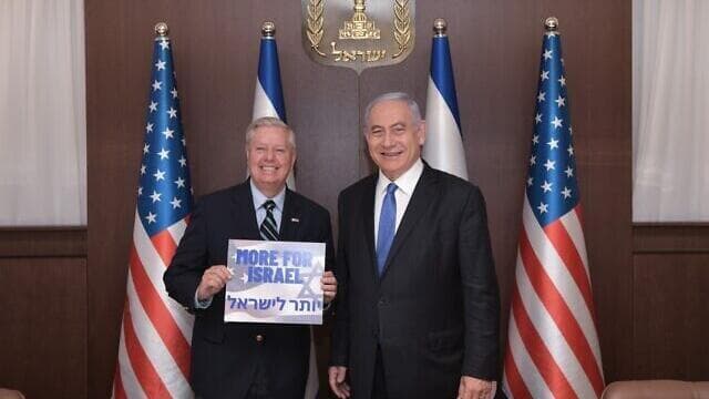 El primer ministro Benjamín Netanyahu recibe al senador republicano de Carolina del Sur Lindsey Graham en la oficina del primer ministro en Jerusalem, el 31 de mayo de 2021. (GPO) El primer ministro Benjamín Netanyahu recibe al senador republicano de Carolina del Sur Lindsey Graham en la oficina del primer ministro en Jerusalén, el 31 de mayo de 2021.