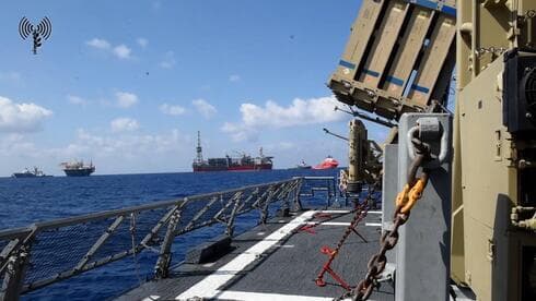Plataforma de gas Karish vista desde un buque naval israelí. 