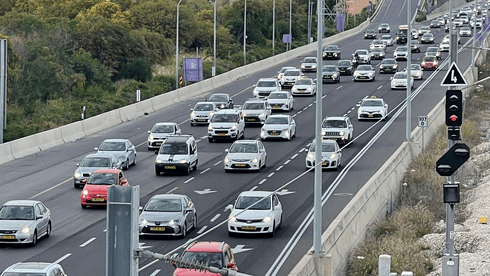 Tráfico en Ayalon Road