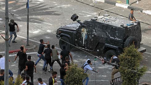 Enfrentamientos entre militantes y fuerzas de seguridad de la Autoridad Palestina en Naplusa. (AFP) Enfrentamientos entre militantes y fuerzas de seguridad de la Autoridad Palestina en Naplusa.