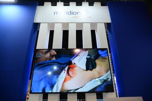 Meridio del Plata, uno de los expositores y representante de productos israelíes en la Argentina. (Ynet Español) ExpoMedical 2022