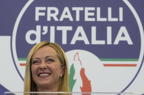 Meloni celebra su victoria electoral en Roma. 