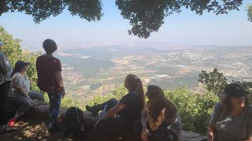 Mirador en la Reserva Natural del Monte Meron. (Eyal Mitrani, Autoridad de Parques y Naturaleza de Israel) Mirador en la Reserva Natural del Monte Meron.