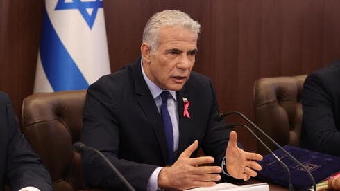 Lapid definió al fallo como "una victoria en la lucha contra el movimiento BDS". (Amit Shavi) Lapid