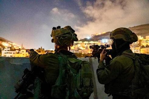 Fuerzas israelíes durante la actividad antiterrorista en Nablus. (Unidad de Prensa de las FDI) Fuerzas israelíes durante la actividad antiterrorista en Nablus.