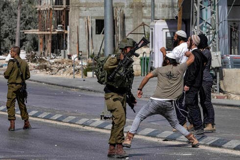 Enfrentamiento entre colonos y palestinos en Judea y Samaria. 
