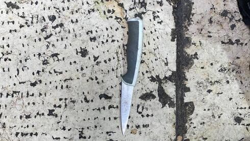 El cuchillo que empuñó el atacante para herir a un policía israelí. (Policía de Israel) Cuchillo Atentado