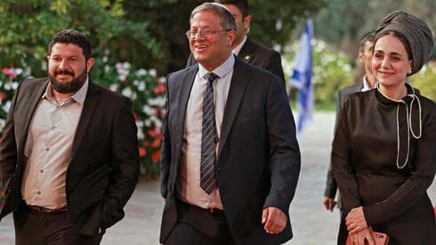 Itamar Ben Gvir llega a la Residencia del Presidente para dar su apoyo a Benjamín Netanyahu para primer ministro. (AFP) Itamar Ben Gvir llega a la Residencia del Presidente para dar su apoyo a Benjamín Netanyahu para primer ministro.